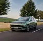 Hyundai Ioniq 9 in Fahrt auf einer Landstrasse