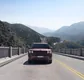 Hyundai Santa Fe in Frontansicht auf einer Bergstrasse