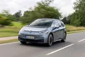 Volkswagen ID.3 in Fahrt auf einer Landstrasse